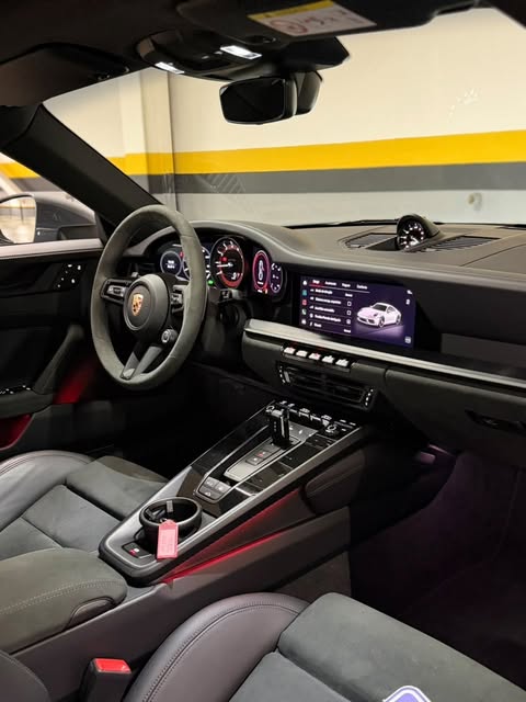 PORSCHE 911 CARRERA 4 GTS - Imagem 7