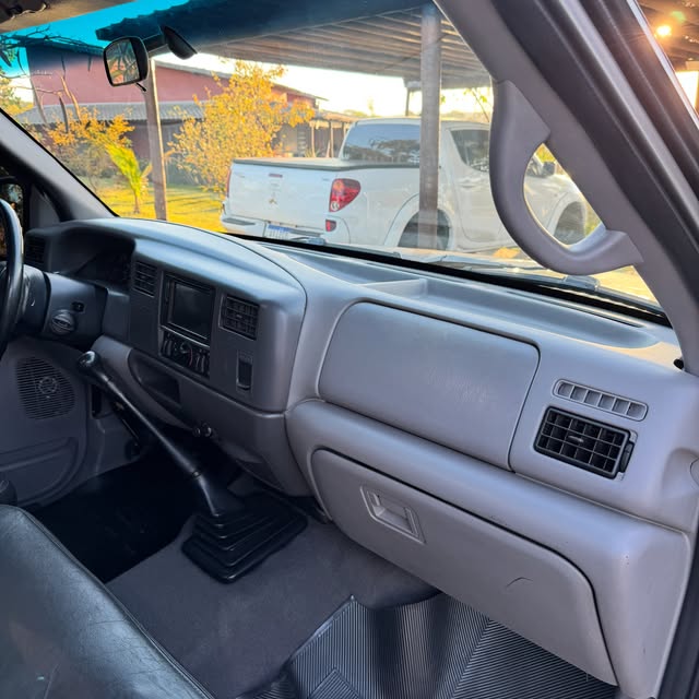 FORD F-250 XLT-L - Imagem 8