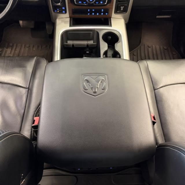 RAM CLASSIC LARAMIE - Imagem 12