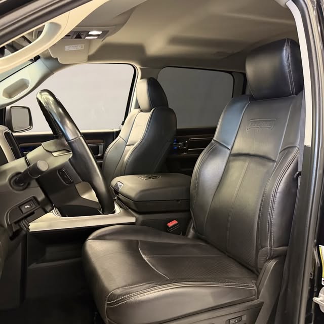 RAM CLASSIC LARAMIE - Imagem 13
