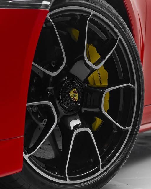 PORSCHE 911 TURBO S - Imagem 6