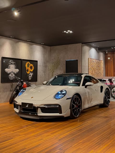 PORSCHE 911 TURBO - Imagem 1