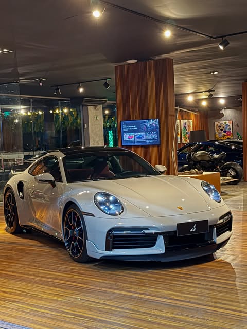 PORSCHE 911 TURBO - Imagem 14