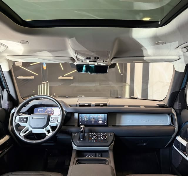 LAND ROVER DEFENDER P300 90 SE - Imagem 12