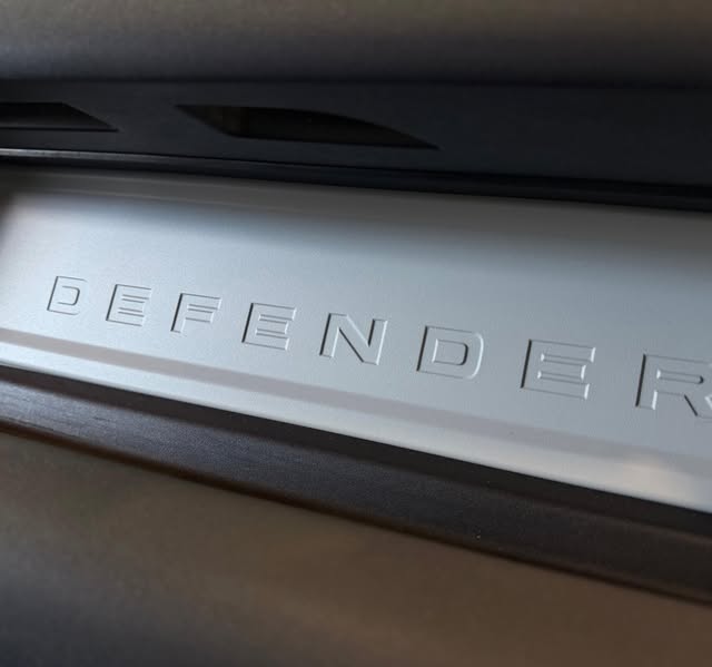 LAND ROVER DEFENDER P300 90 SE - Imagem 18