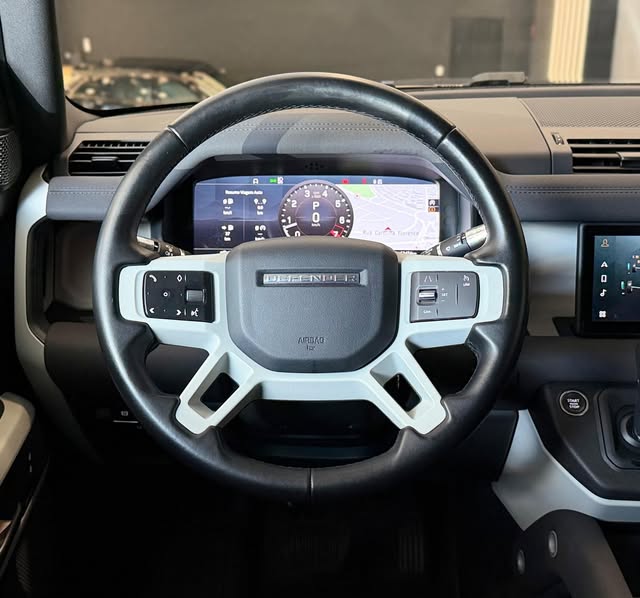 LAND ROVER DEFENDER P300 90 SE - Imagem 10