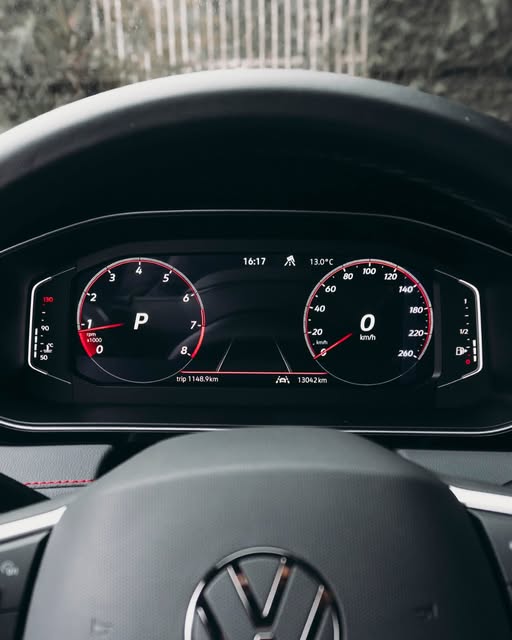 VOLKSWAGEN JETTA GLI - Imagem 4