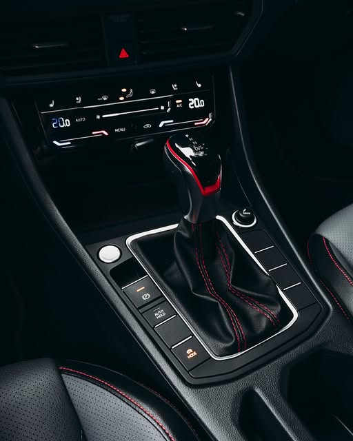 VOLKSWAGEN JETTA GLI - Imagem 6