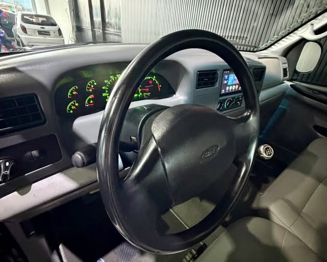 FORD F-250 XLT-L - Imagem 8