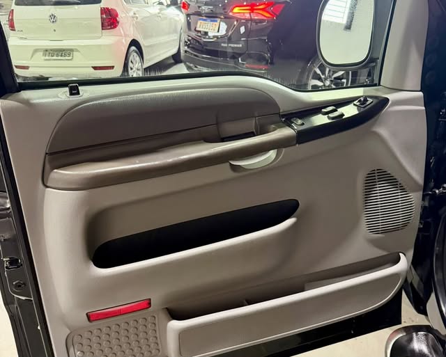 FORD F-250 XLT-L - Imagem 10