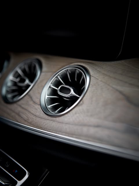 MERCEDES-BENZ E 300 - Imagem 15