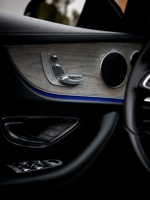 MERCEDES-BENZ E 300 - Imagem 16
