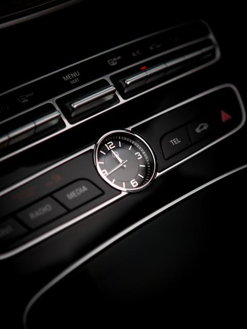 MERCEDES-BENZ E 300 - Imagem 17