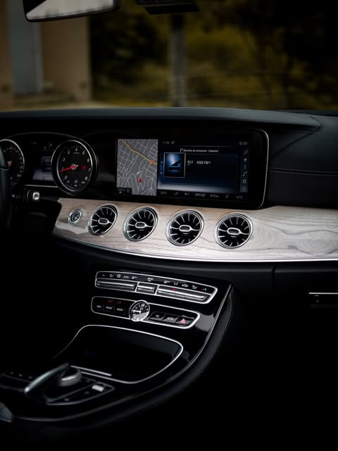 MERCEDES-BENZ E 300 - Imagem 19