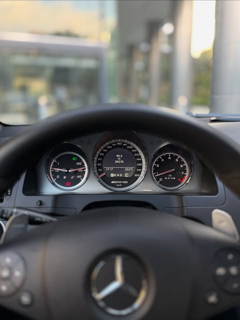 MERCEDES-BENZ C 63 AMG - Imagem 9