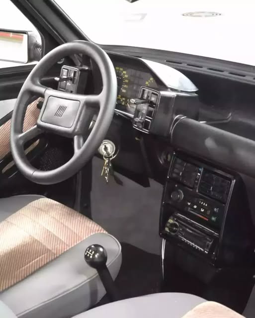 FIAT UNO 1.6R - Imagem 13