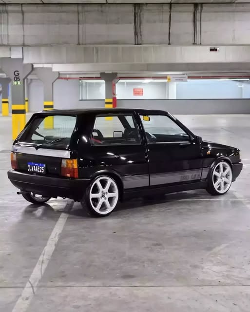 FIAT UNO 1.6R - Imagem 8