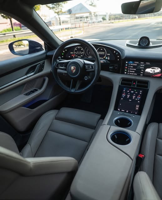 PORSCHE TAYCAN 4S CROSS TURISMO - Imagem 8