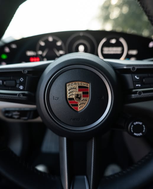 PORSCHE TAYCAN 4S CROSS TURISMO - Imagem 10