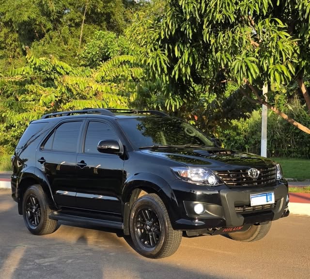 TOYOTA HILUX SW4 SRV - Imagem 1
