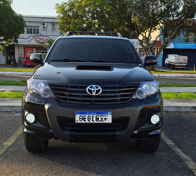 TOYOTA HILUX SW4 SRV - Imagem 3