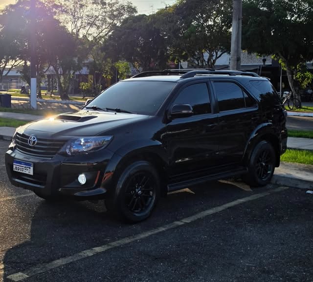 TOYOTA HILUX SW4 SRV - Imagem 4