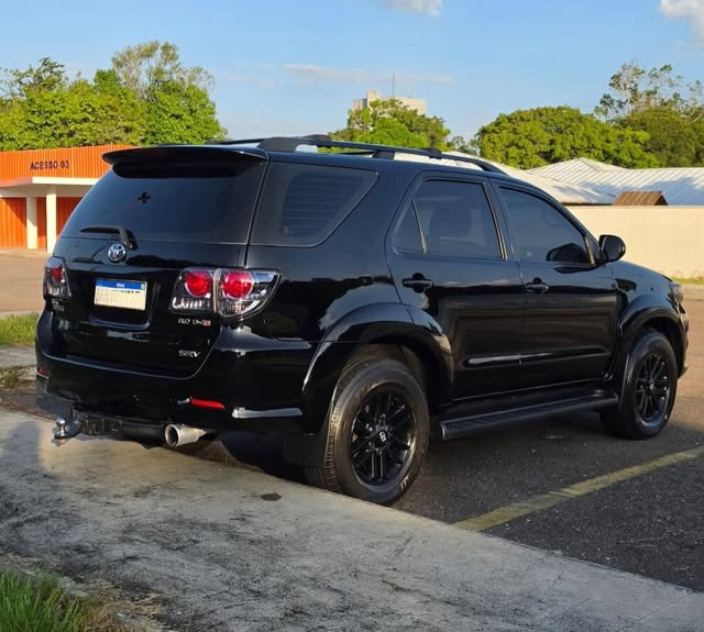 TOYOTA HILUX SW4 SRV - Imagem 8