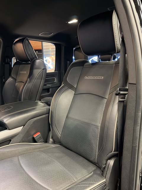 RAM 2500 NIGHT EDITION - Imagem 10