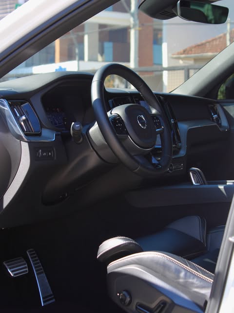 VOLVO XC60 R-DESIGN - Imagem 6