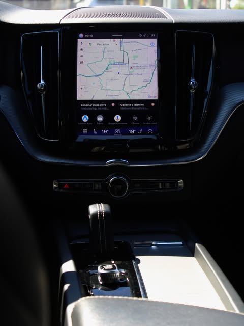 VOLVO XC60 R-DESIGN - Imagem 9