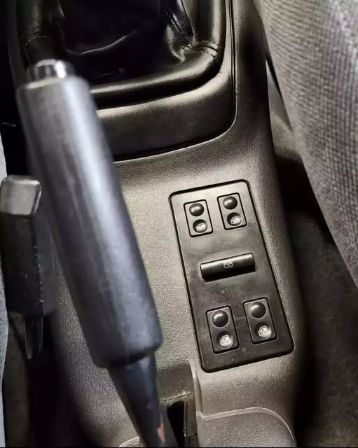 VOLKSWAGEN POINTER GTI - Imagem 14