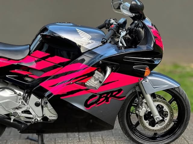HONDA CBR 600F - Imagem 8