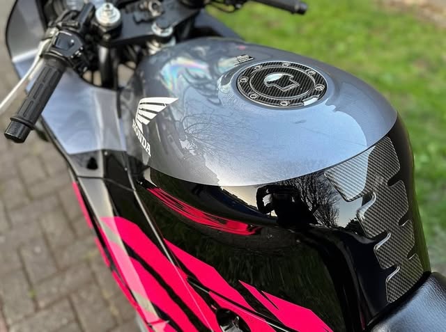 HONDA CBR 600F - Imagem 9