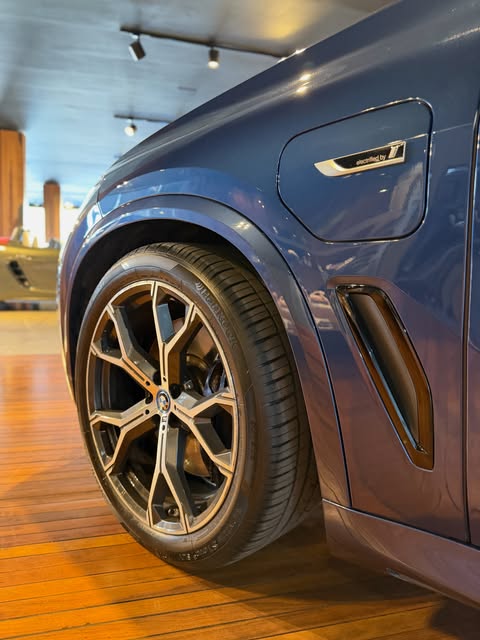 BMW X5 XDRIVE 45E - Imagem 19