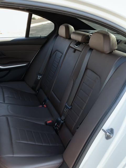 BMW 320I M SPORT - Imagem 8