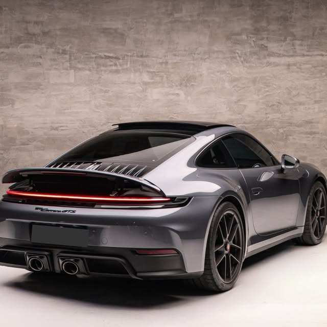 PORSCHE 911 CARRERA GTS T-HYBRID - Imagem 4