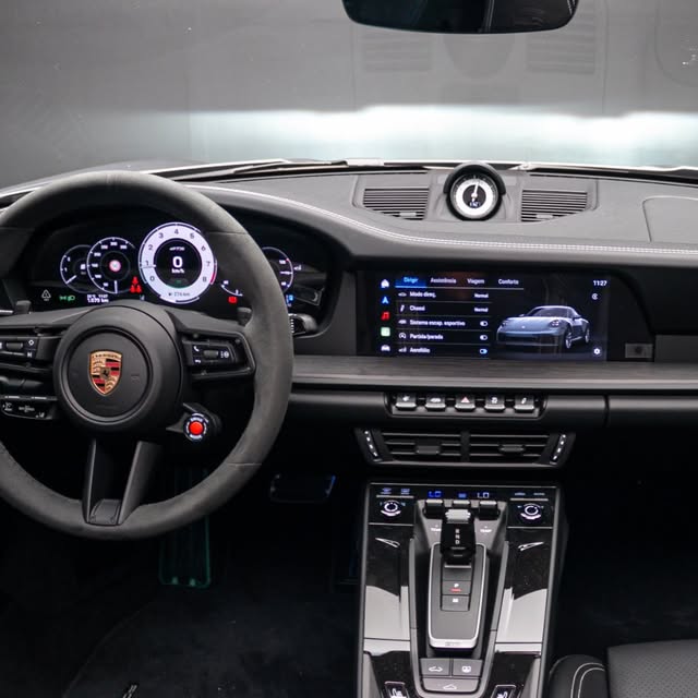 PORSCHE 911 CARRERA GTS T-HYBRID - Imagem 6
