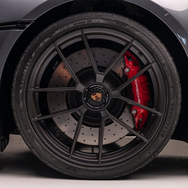 PORSCHE 911 CARRERA GTS T-HYBRID - Imagem 9