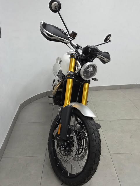 TRIUMPH SCRAMBLER 1200XE - Imagem 11