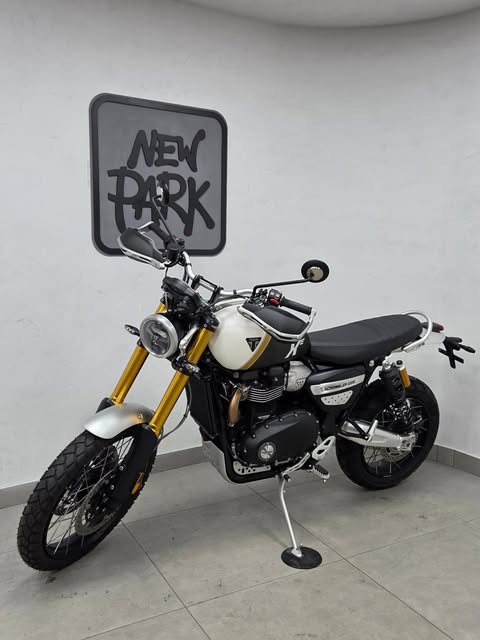 TRIUMPH SCRAMBLER 1200XE - Imagem 12