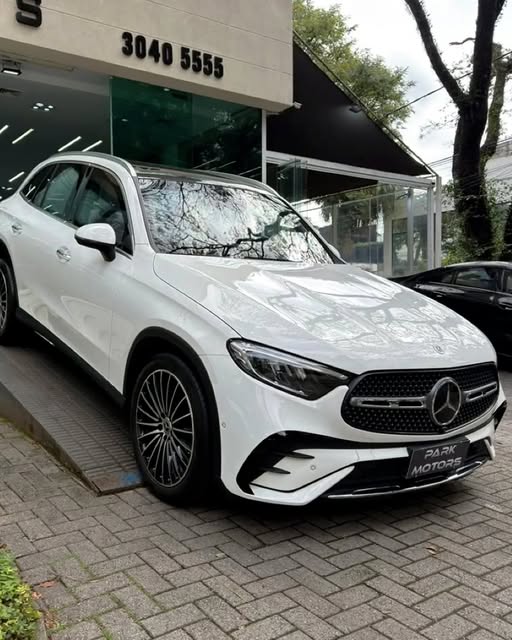 MERCEDES-BENZ GLC 300 AMG LINE - Imagem 4