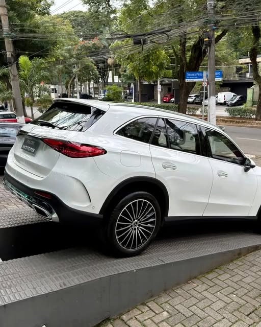 MERCEDES-BENZ GLC 300 AMG LINE - Imagem 5