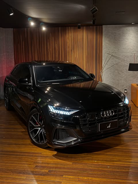 AUDI Q8 QUATTRO PERFORMANCE BLACK S-LINE - Imagem 1
