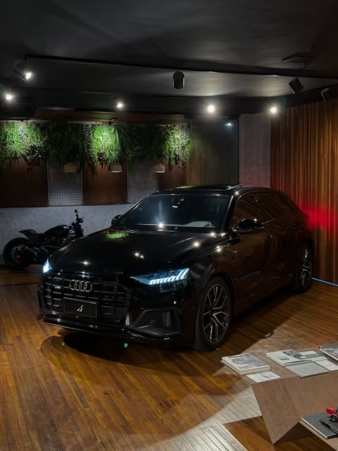 AUDI Q8 QUATTRO PERFORMANCE BLACK S-LINE - Imagem 2