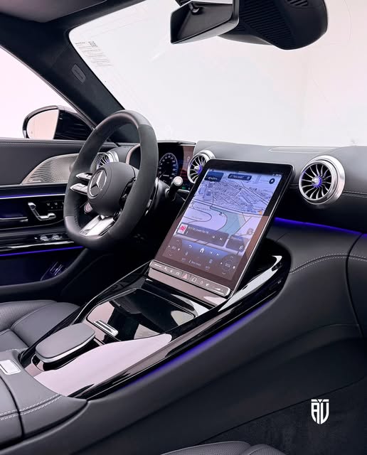 MERCEDES-BENZ SL 63 AMG E-PERFORMANCE - Imagem 10