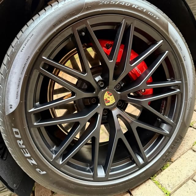 PORSCHE MACAN GTS - Imagem 8