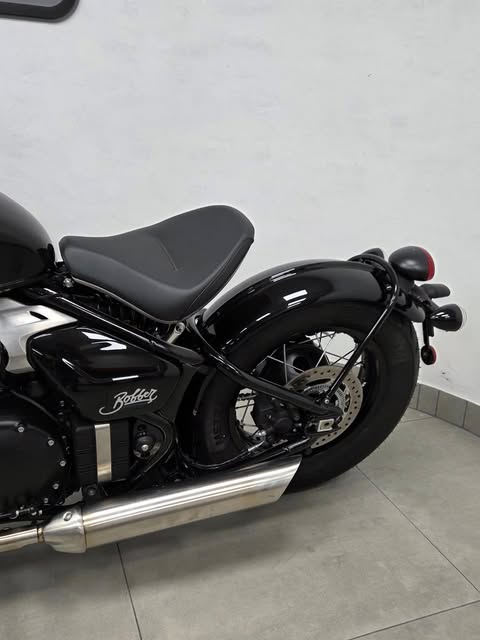 TRIUMPH BONNEVILLE BOBBER - Imagem 12