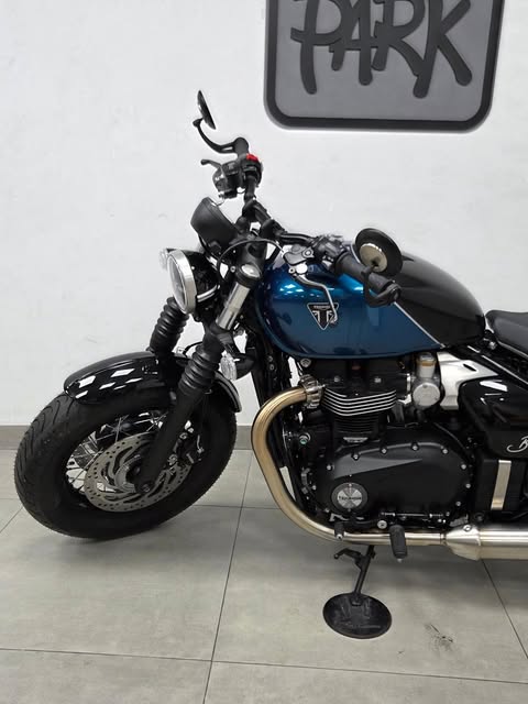 TRIUMPH BONNEVILLE BOBBER - Imagem 13