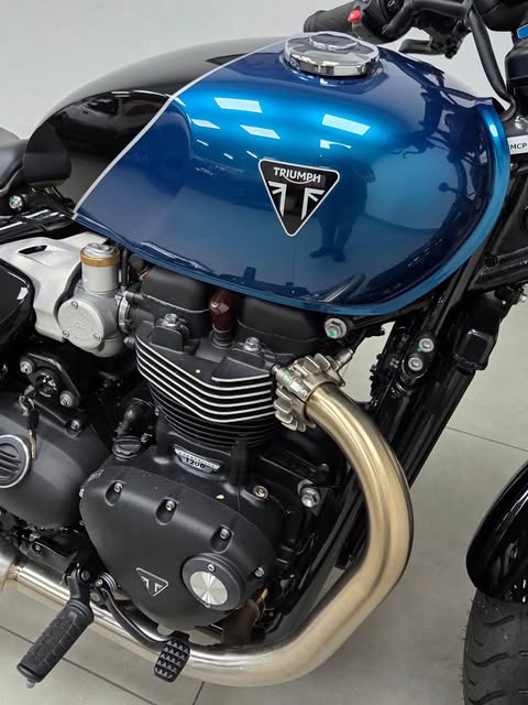 TRIUMPH BONNEVILLE BOBBER - Imagem 5