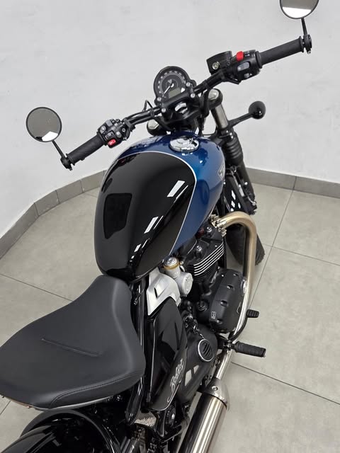 TRIUMPH BONNEVILLE BOBBER - Imagem 8